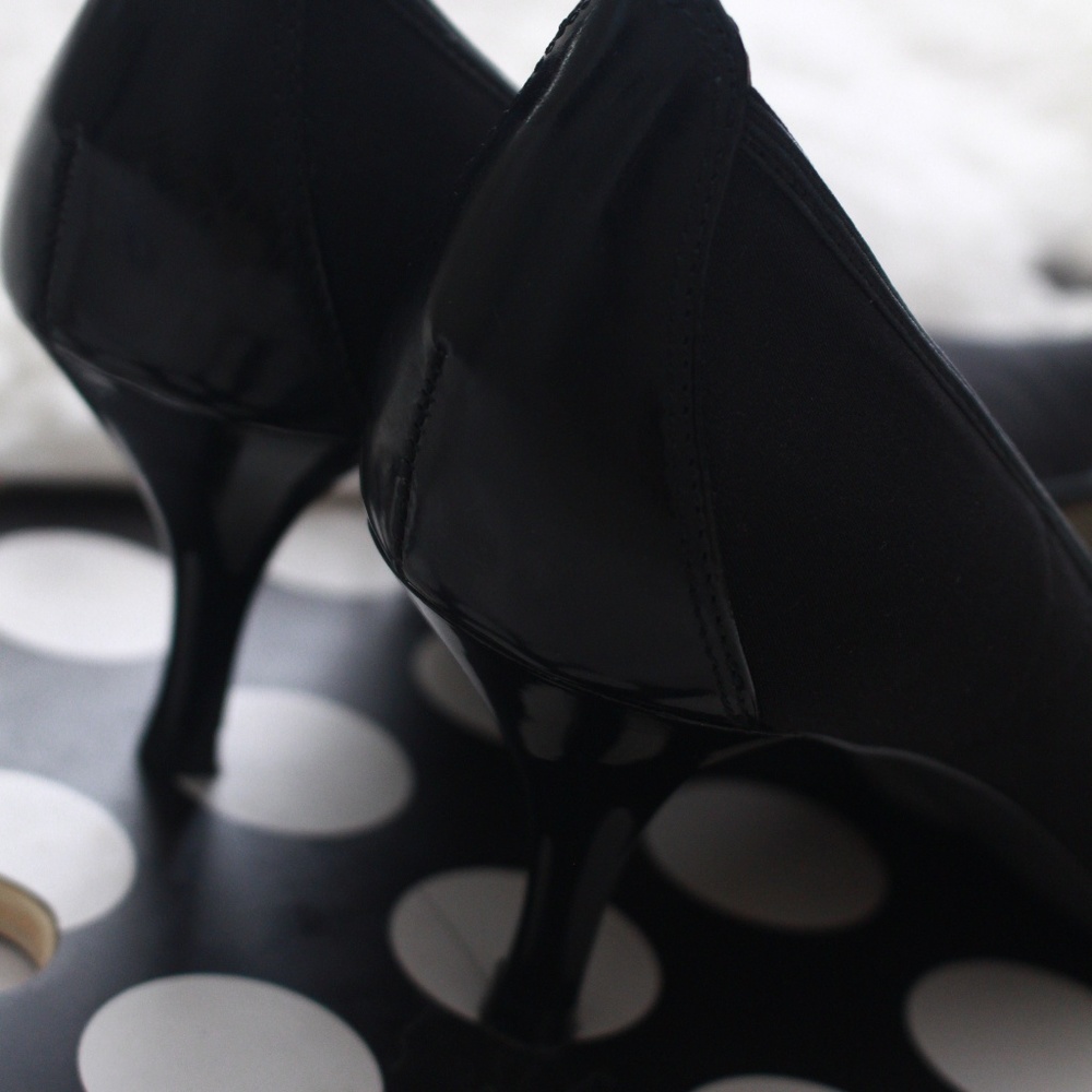 Tahari Women Tacey Pump
